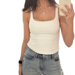 Athletic fitted textured tank top - flattering, basic tank top